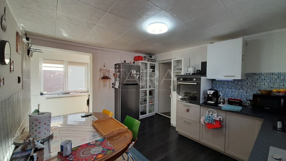 Se vinde casa in Apahida zona bună ! - Poză 1