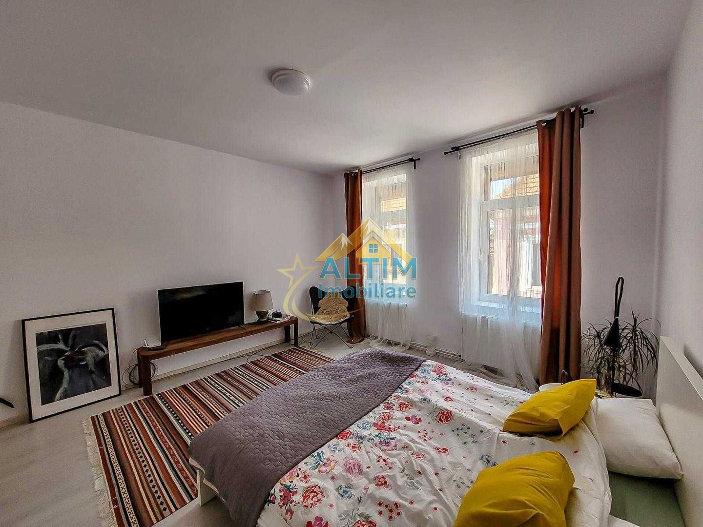 Casă cu 2 camere în Brașov, zona Centrului Vechi - Poză 1