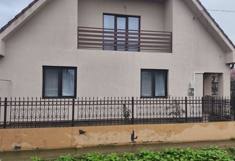 Vând casă P+M ,  în Păulești  Str Principala - Poză 1