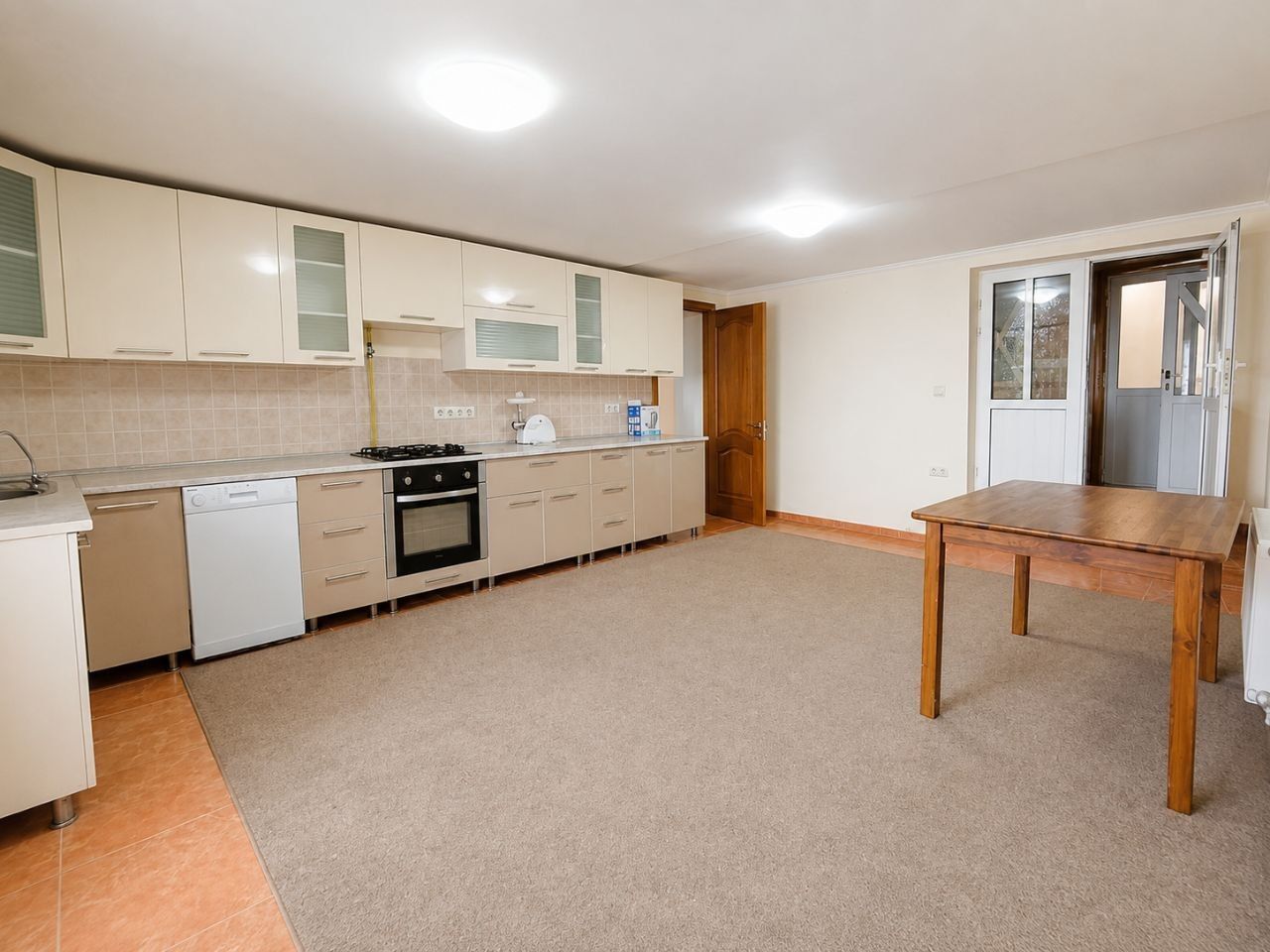 Casă 210 m² cu 5 dormitoare și teren 10 ari – Euroreparație | Drochia, str. Grigore Ureche - Poză 23