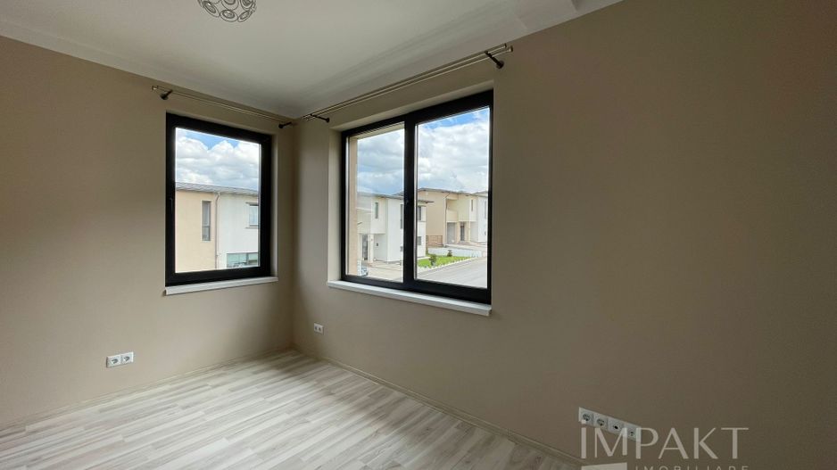 Casă / Vilă cu 4 camere de închiriat - Dezmir - Poză 16