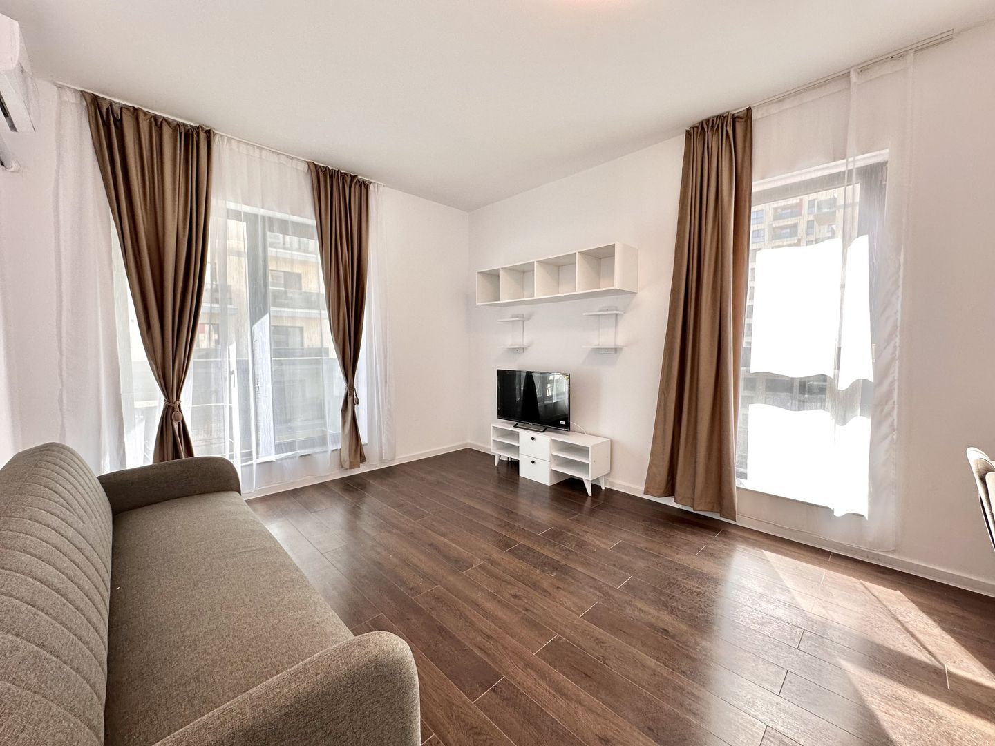 Apartament 2 Camere Exigent Plaza Faza 5 + Parcare inclusa! - Poză 2