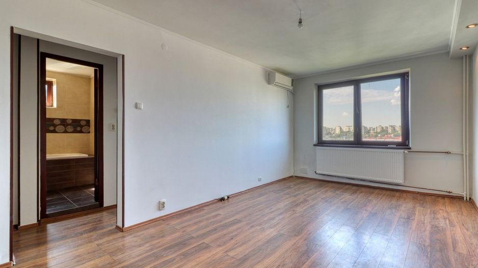 Oportunitate! Apartamanent de 3 camere- 70 mp, comision 0% - Poză 1