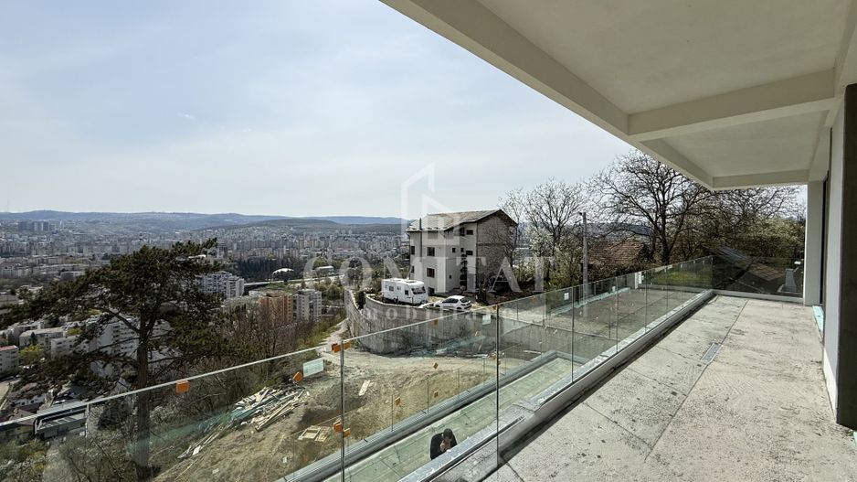 Casă generoasă cu panoramă și 256 mp terasă circulabilă - Poză 24