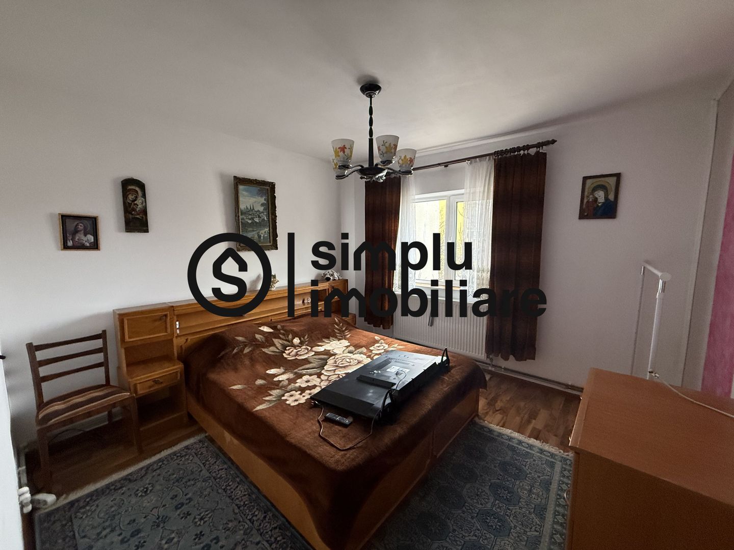 3 decomandate, et 2/4, 1 Mai - 140 000 Euro - Poză 1