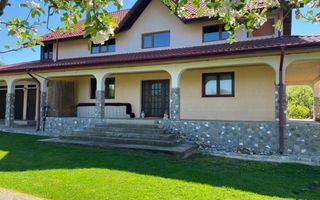 Casă de vânzare în Pucioasa! - Poză 23