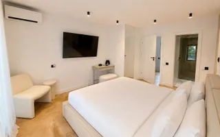 ELEGANT TOWNHOUSE | PRIVATE GARDEN | PANORAMIC TERRACES | - Poză 16