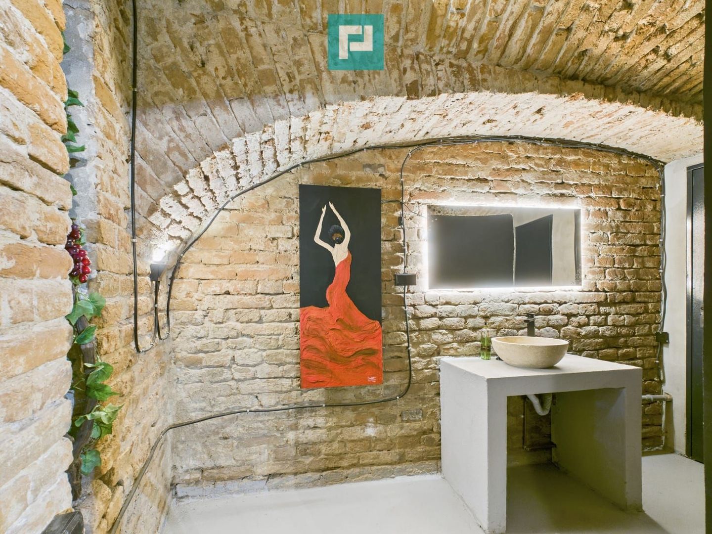 Eleganță subterană - pivniță exclusivistă Arad - Poză 35