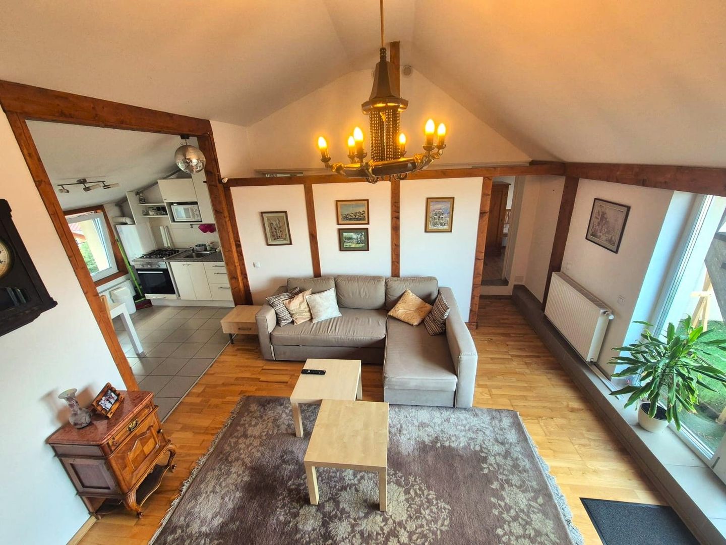 Apartament in casă, într-o zonă exclusivistă, priveliște deosebită. - Poză 2