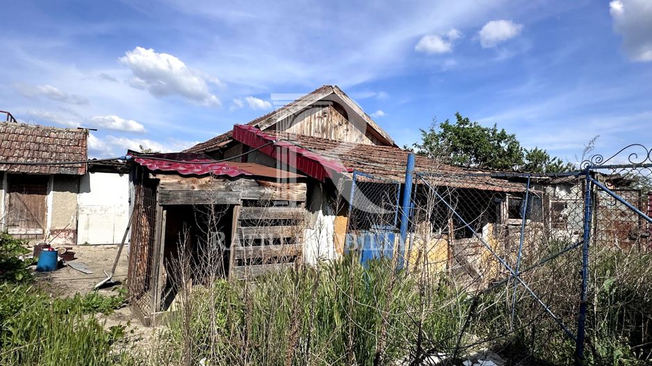 Casa cu anexe si pivniță | Teren intravilan generos | Sannicolau Roman - Poză 21