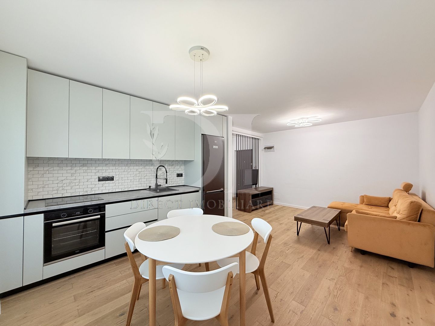 Apartament la cheie / etaj intermediar / Zona Eroilor - Poză 2