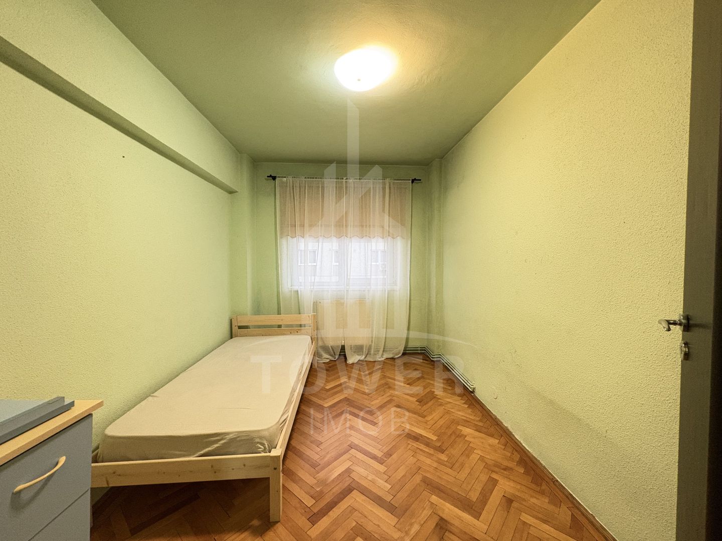 Apartament spațios cu 3 camere, 2 băi și multe avantaje - Poză 9