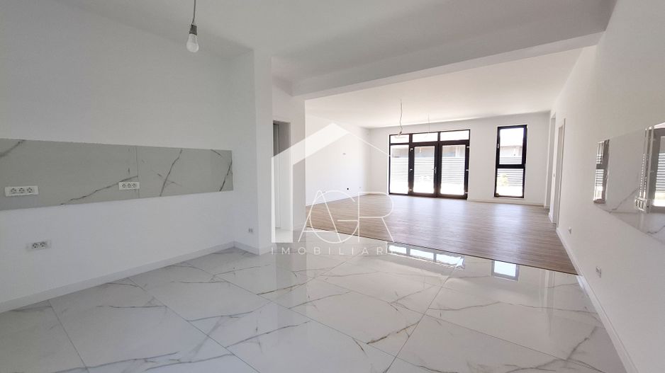 Casa cu 4 camere de vanzare, Bucov, Mica Roma - Poză 7
