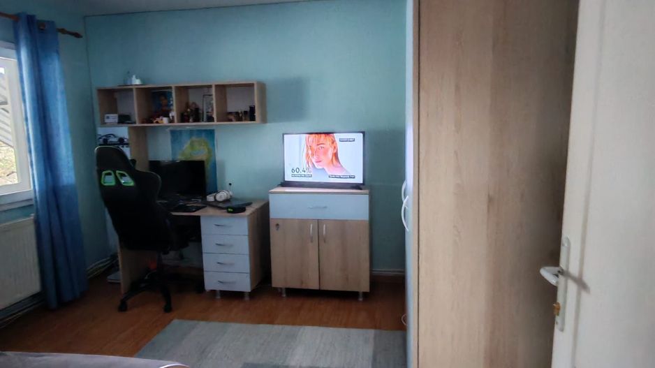 apartament la casa - zona Unirea - 3 camere - bucatarie - baie - teren generos - Poză 3