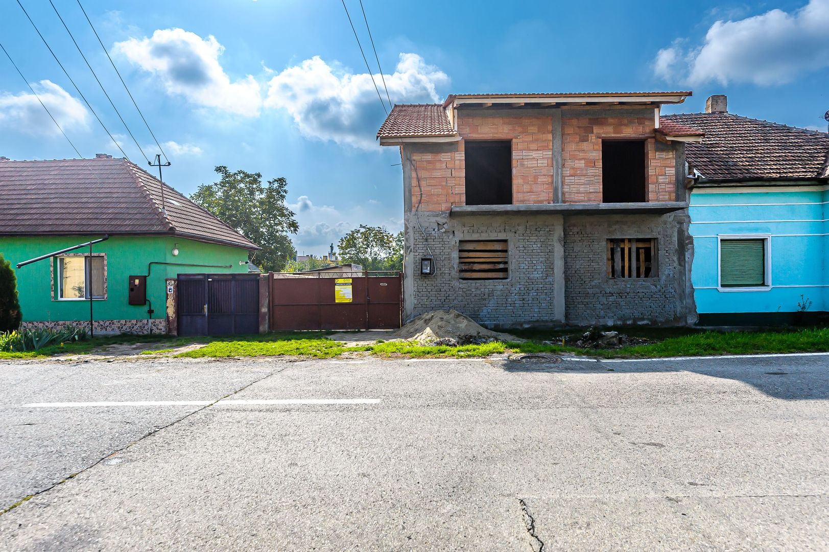 Casă la roșu în Aradul Nou. Zona Adam Müller-Guttenbrunn - Poză 2