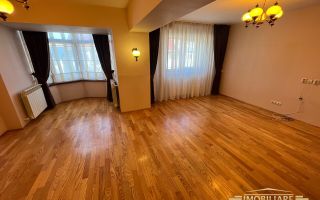 Apartament de vanzare pe doua nivele, zona Pietonalul Transilvaniei, pret 180000 euro - Poză 2