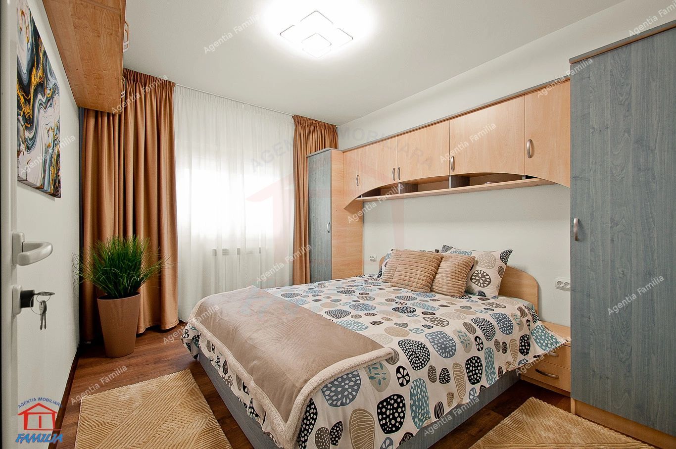 De închiriat apartament 3 camere, Micro 21 - Poză 3