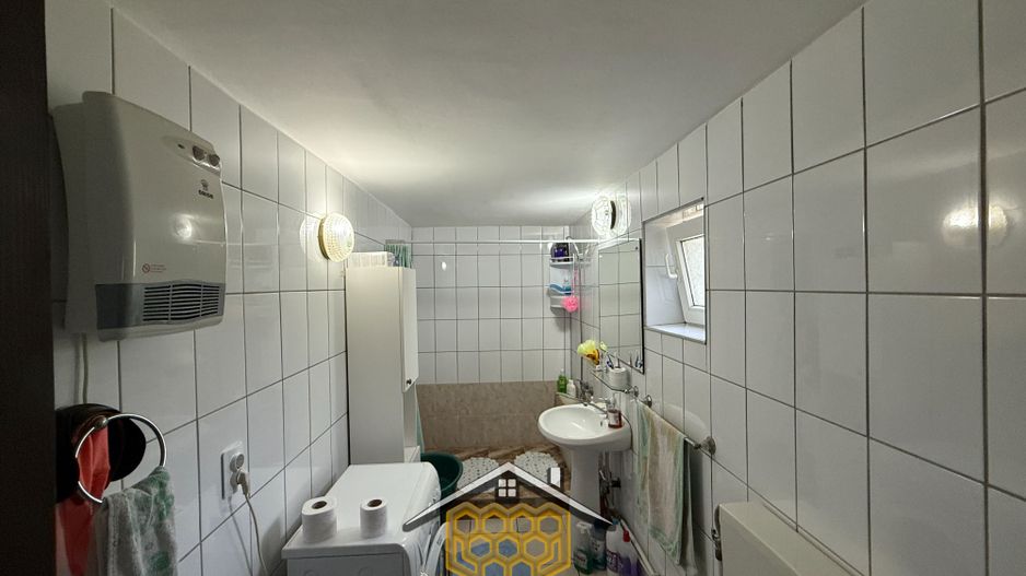 Casa individuala P+ Pod +Beci in sat Robanesti, 10 minute de Craiova - Poză 12