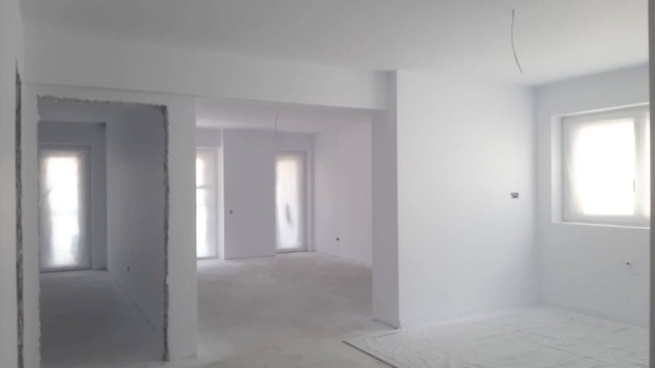 Apartament 3 camere 82 mp + 2 terase de 24 mp zona rezidentiala aerisita - Poză 2