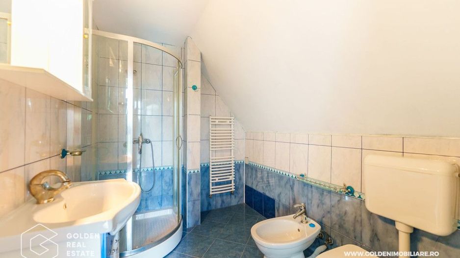 Oportunitate de investiție, vila pretabila pentru  afacere de familie - Poză 12