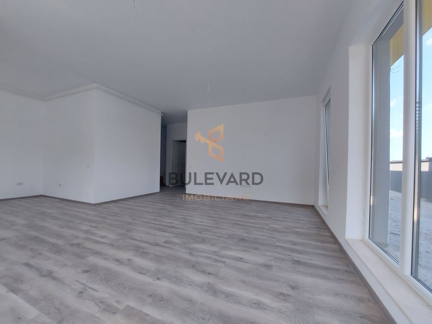 Penthouse cu terasa de 67 mp+parcare subterana! - Poză 3