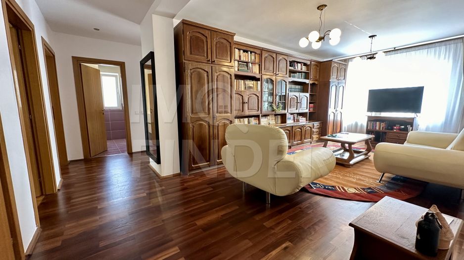 Inchiriere apartament 4 camere Andrei Muresanu Sud, garaj - Poză 1