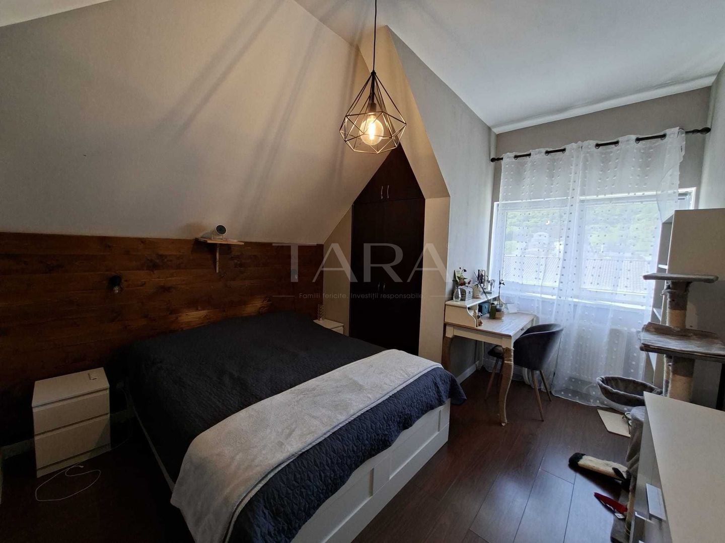 Apartament spațios pe 2 niveluri, complet mobilat și utilat. - Poză 4
