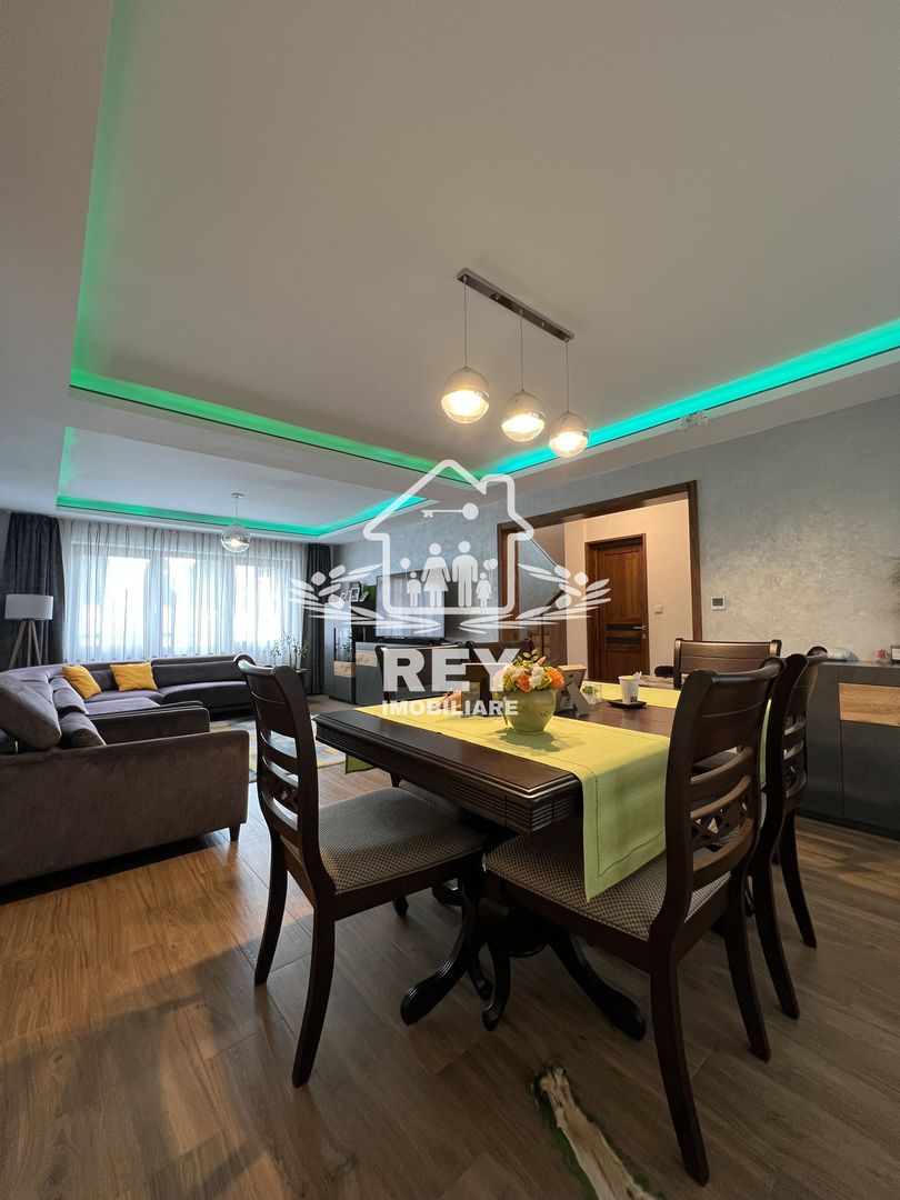 Casă de tip triplex la vânzare 6 camere /Șelimbăr /Secția 1 de Poliție - Poză 1