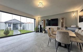 Casa superba pe parter, mobilata-utilata | Sanmihaiu Roman - Poză 27