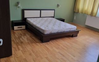 De închiriat apartament ultracentral, utilat, 3 camere, 2 băi, 140 m² - Poză 7