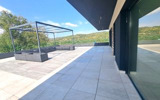 Casa cu piscina interioara si proveliste catre CETATE - Poză 18