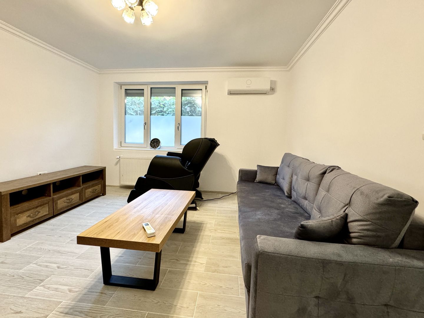 Apartament 2 camere, renovat, pet friendly, zona Central- Piata 700 - Poză 1