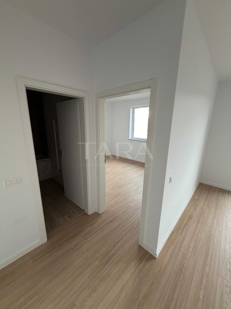 Apartament de vanzare, 3 camere, boxa inclusa, parcare. - Poză 4