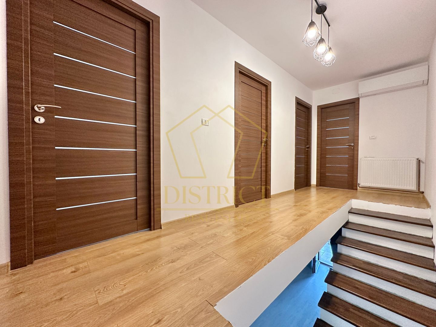 Duplex cu 4 camere si dressing mobilat in Giroc zona Planetelor la asfalt. - Poză 11
