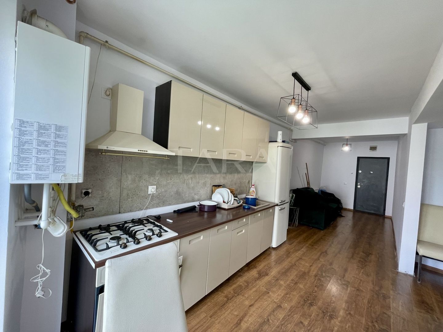 Apartament cu 2 camere, mobilat, etaj intermediar, Dâmbul Rotun - Poză 2