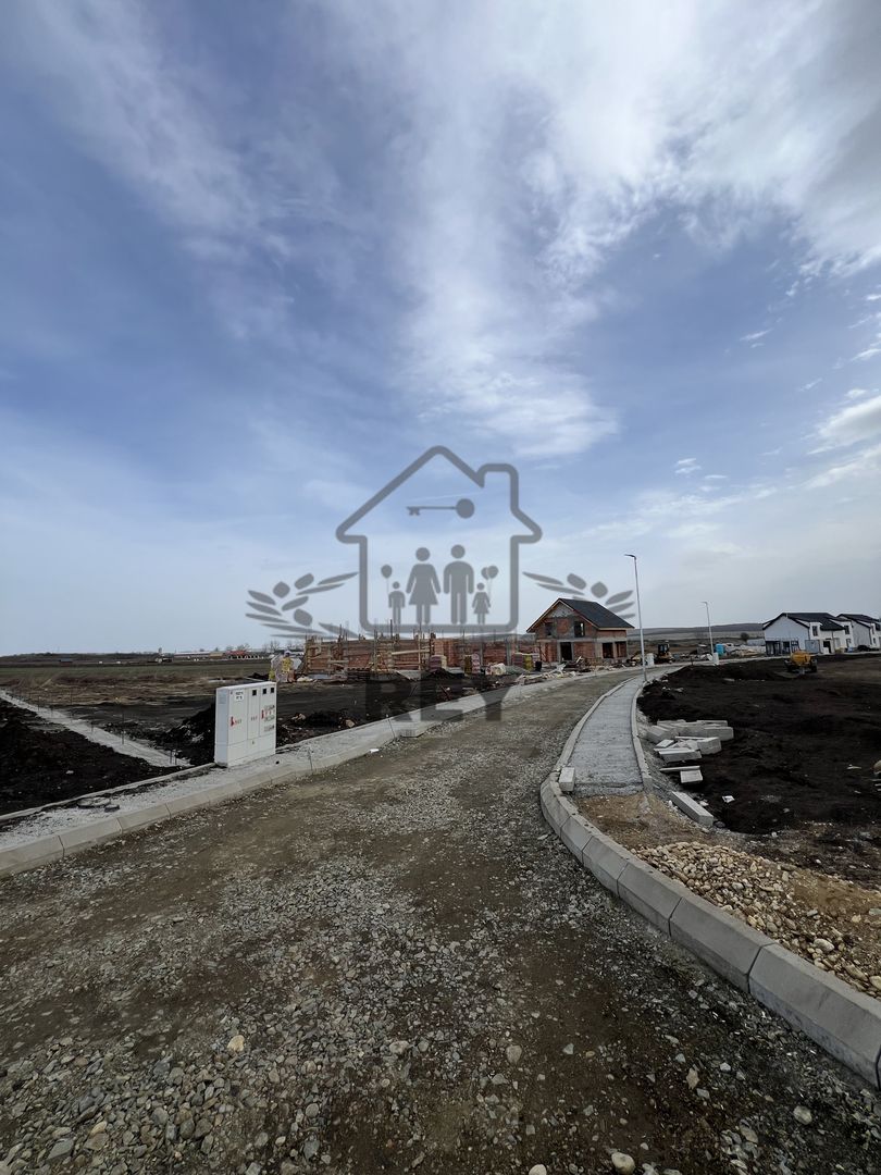 Teren cu PUZ, utilități și autorizație de construire/casă unifamilială - Poză 7