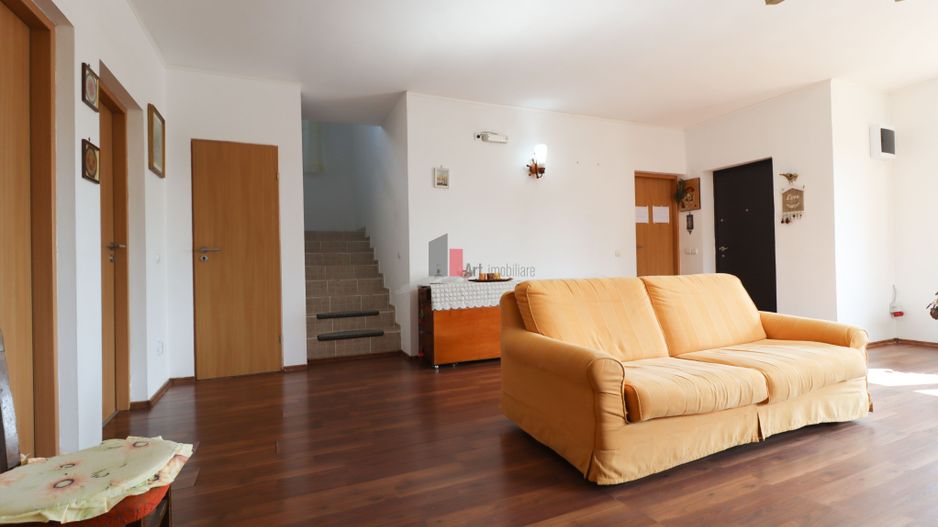 Vila "SEPHARA", teren 700 mp,  292 mp suprafata totala, NEGOCIABIL - Poză 3