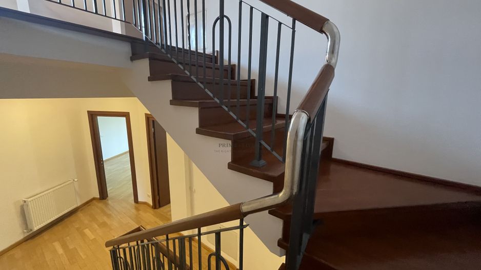 VILA CU 5 DORMITOARE IN COMPLEX REZIDENTIAL - Poză 16