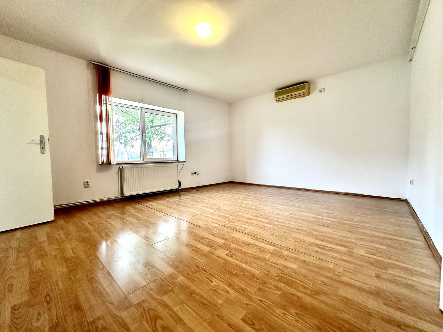 Casa individuală de închiriat - Dumbrăvița Central - Poză 1