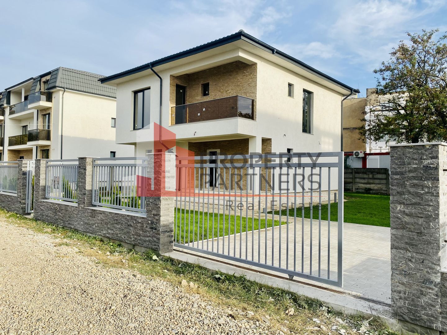 Casa Buftea - langa parcul Raja - Poză 1