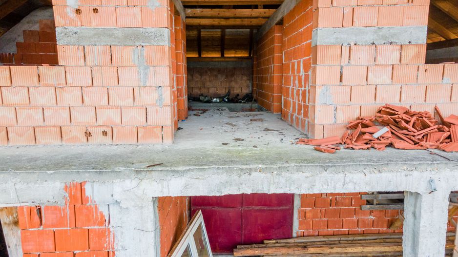 Casă la roșu cu teren Beliu - Poză 9