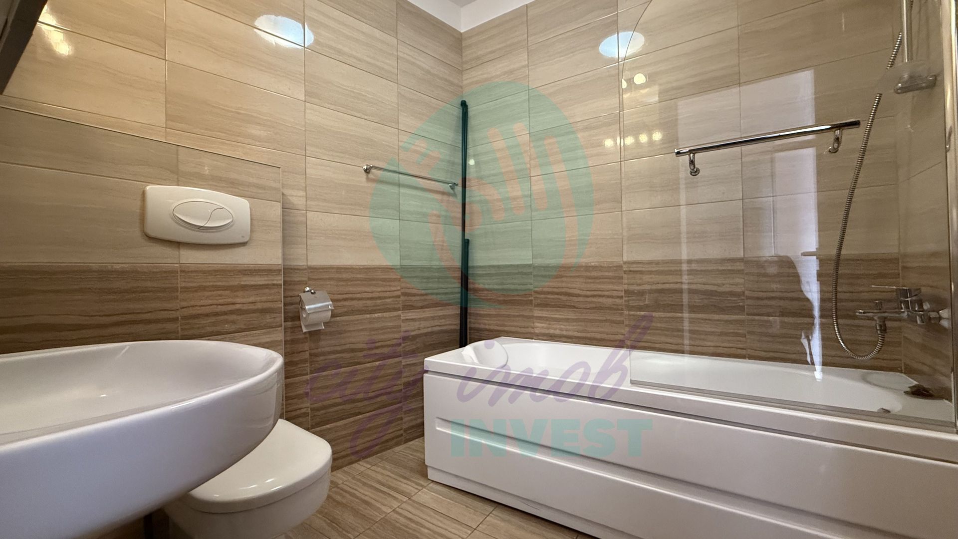 Apartament 3 camere modern – 2015, luminos - Poză 11