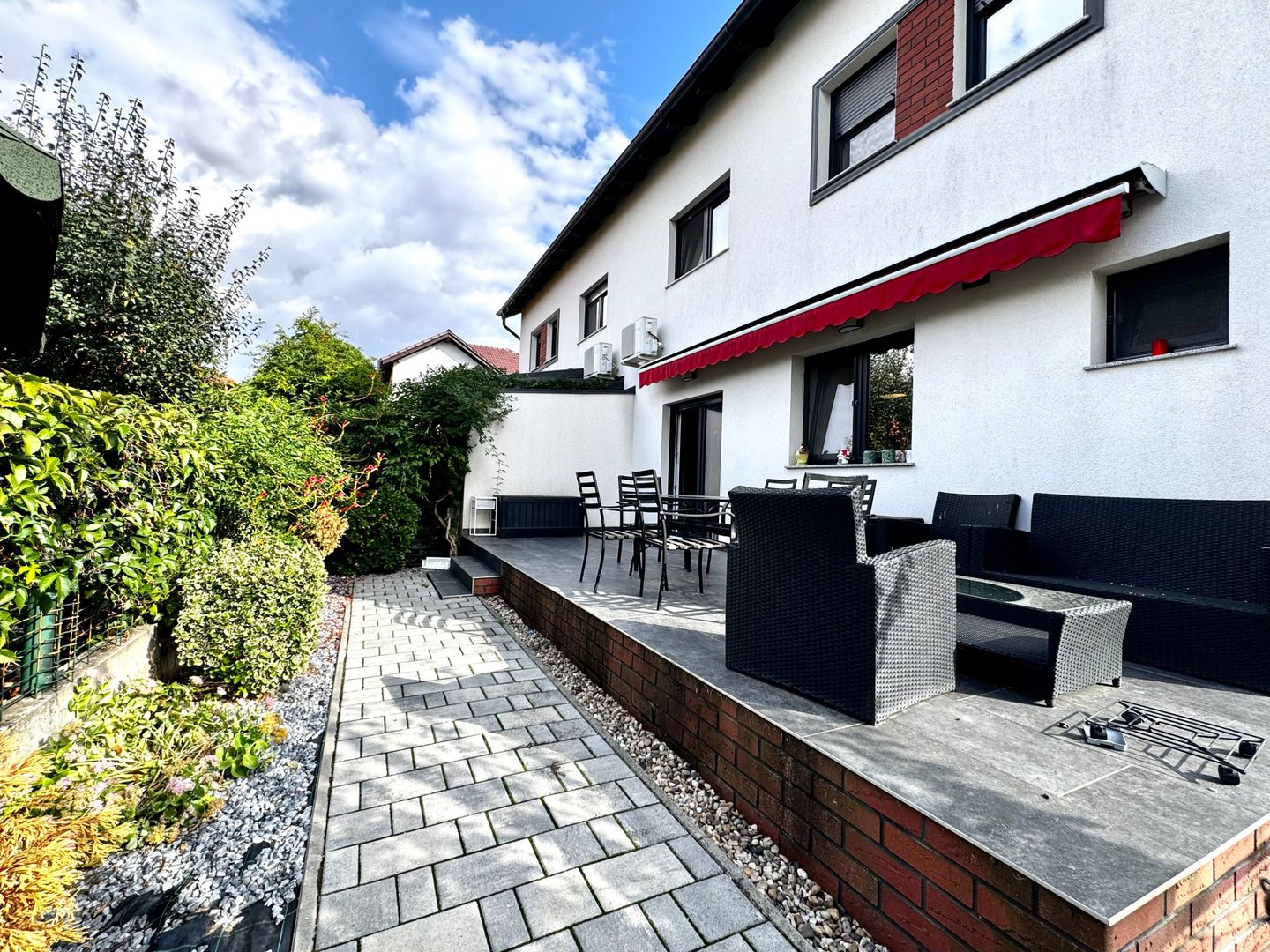 Casa spațioasă, cu teren generos, zona liniștită - in Braytim - Poză 25