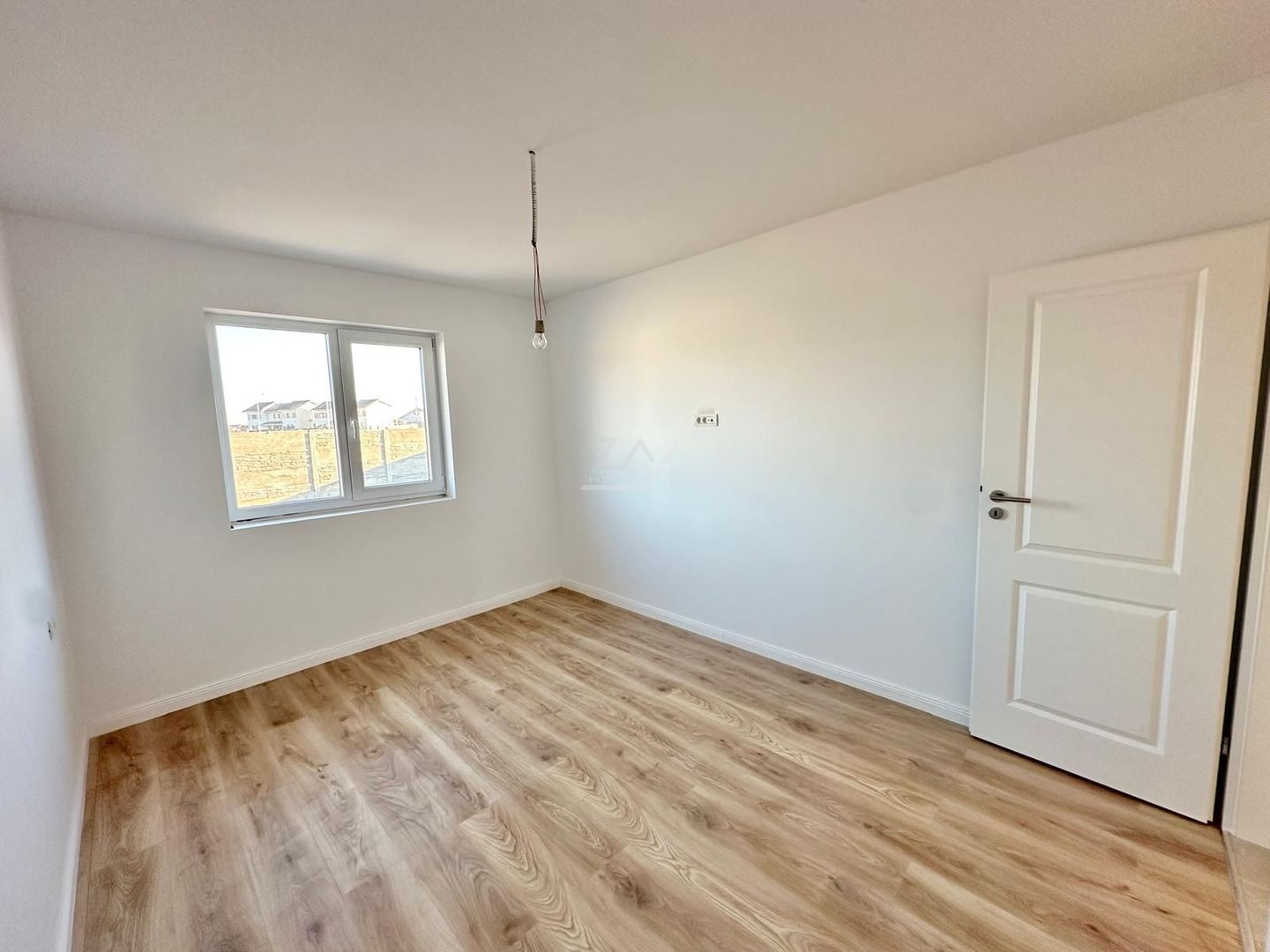 COMISION 0! Finalizat - toate utilitatile. 3 dormitoare. Drum pavat. - Poză 7