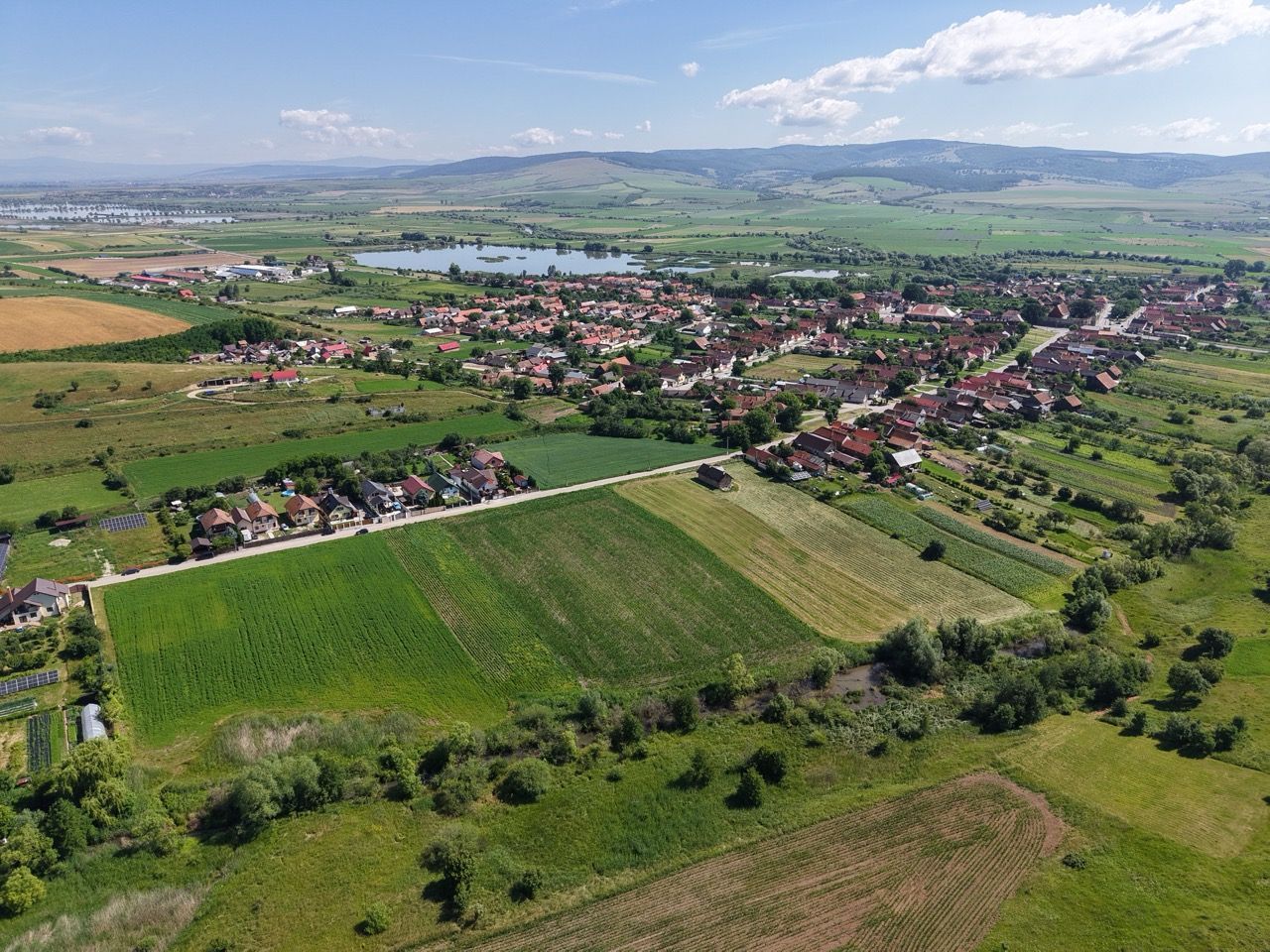 Teren intravilan 10.000 mp, Rotbav (Feldioara) - Poză 1