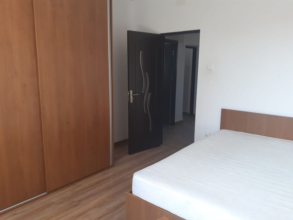 Închiriez apartament cu doua camere - Poză 3