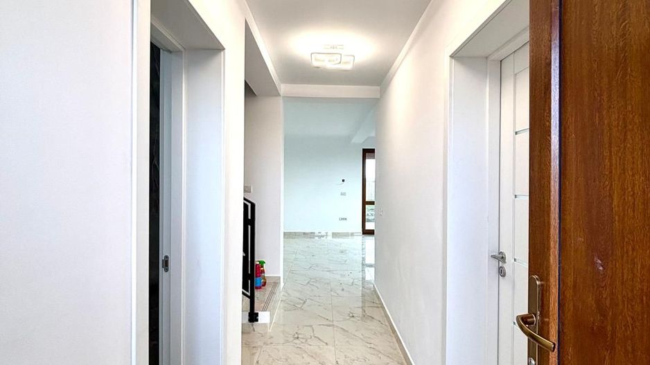 Duplex  cu 4 camere si teren generos , Sacalaz - Poză 4