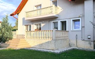 Casă spațioasă și elegantă cu teren  – Sânpetru - Poză 6