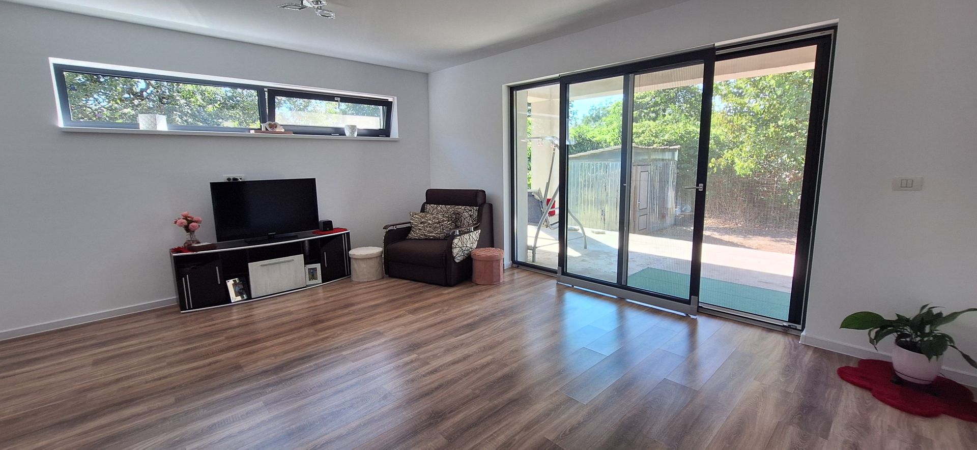 Casa individuala parter cu garaj - Dumbravita - Poză 3