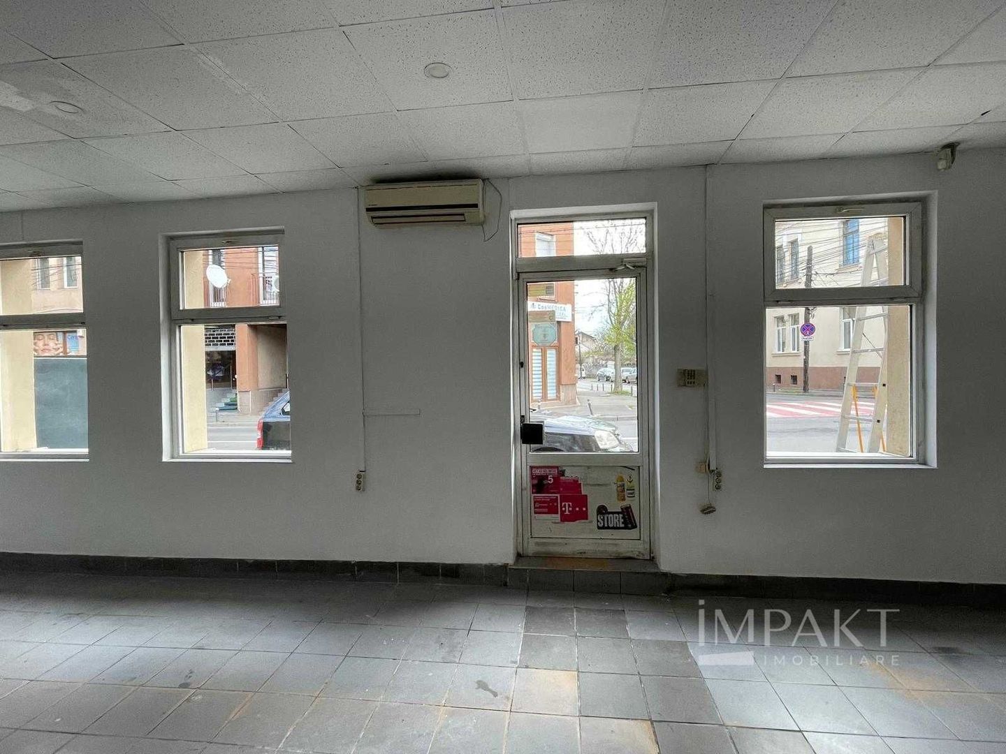 De închiriat spatiu comercial , zona centrala 80 m2 - Poză 4